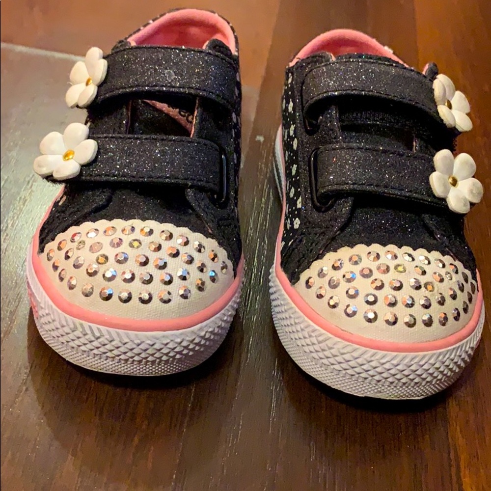 Little girls twinkle toes